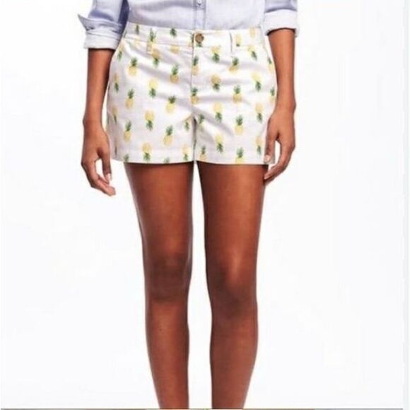 Old Navy Pants - Old Navy Women’s Mid Rise Everyday Pineapple Print Cotton White Shorts Size 8